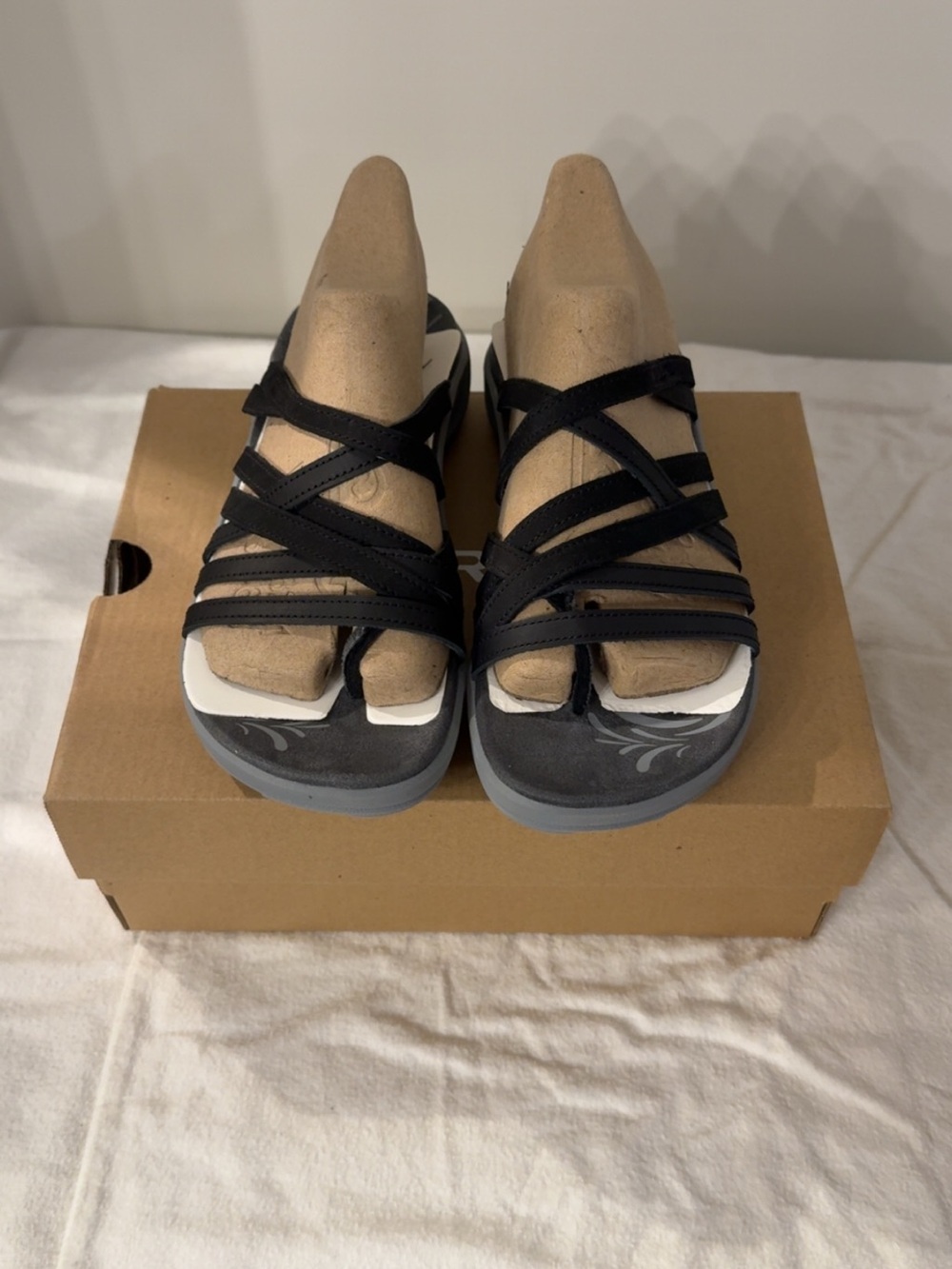 Merrell Black Strappy Toe-Loop Sandals